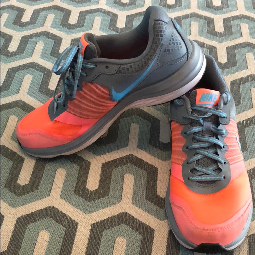 Nike Tennis Shoes
